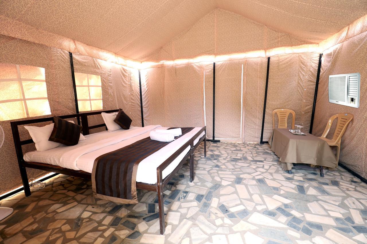 Hotel Nova Patgar Tents Bhuj Exterior foto