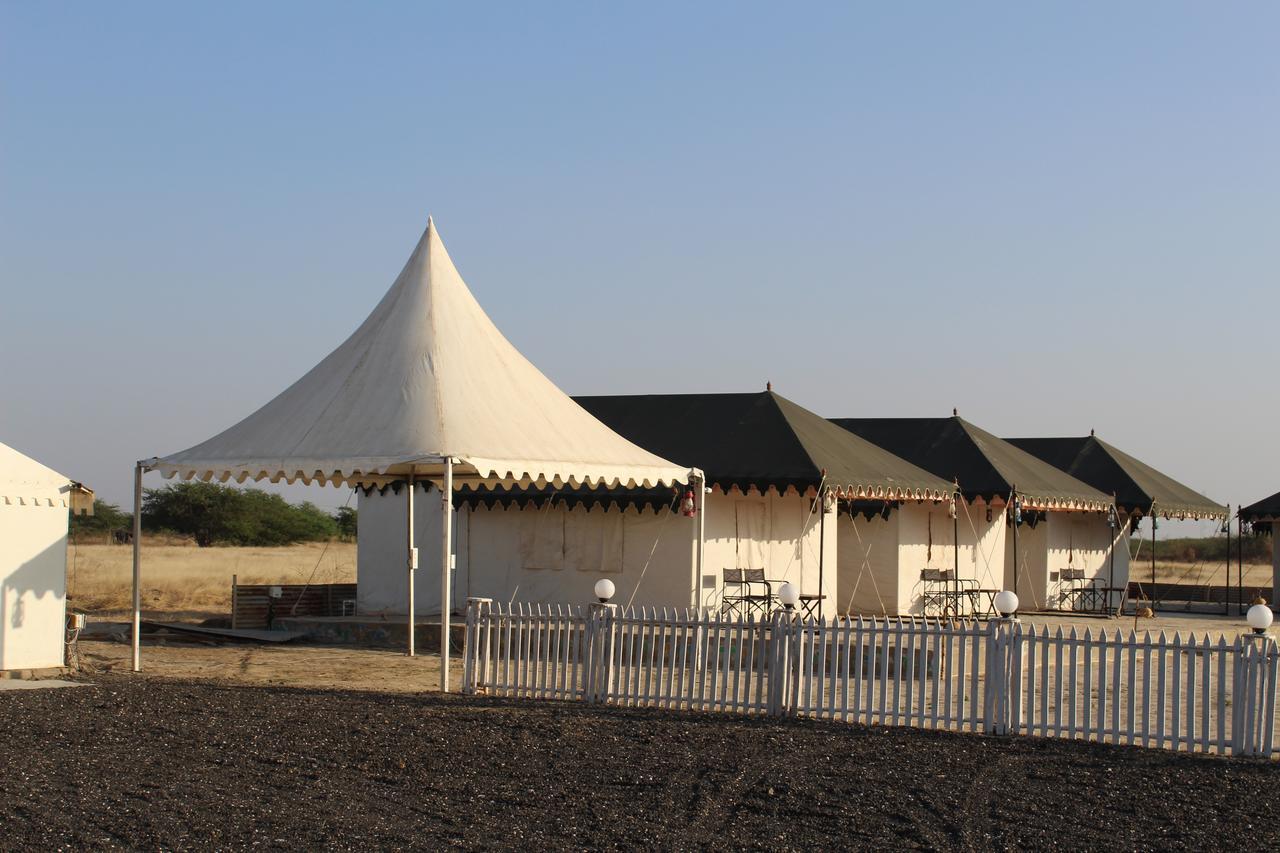Hotel Nova Patgar Tents Bhuj Exterior foto